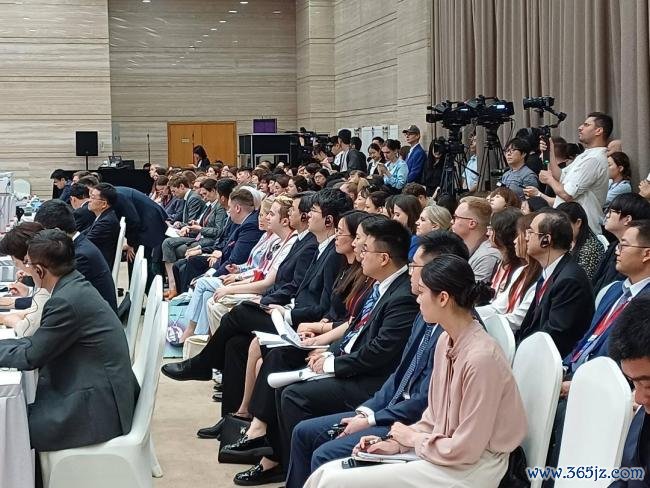 命令双语学习东说念主数翻倍至各20万！“中俄友好说话对话会”聚焦复合型东说念主才缺口